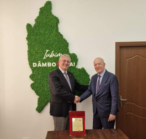 Agenţia pentru Dezvoltare Regională (ADR) Sud-Muntenia a acordat, în premieră pentru regiunea Sud-Muntenia, Placheta de Onoare fostului