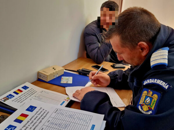 Jandarmii dâmbovițeni au depistat ieri, 24 aprilie a.c., în apropierea unui centru comercial din Târgoviște