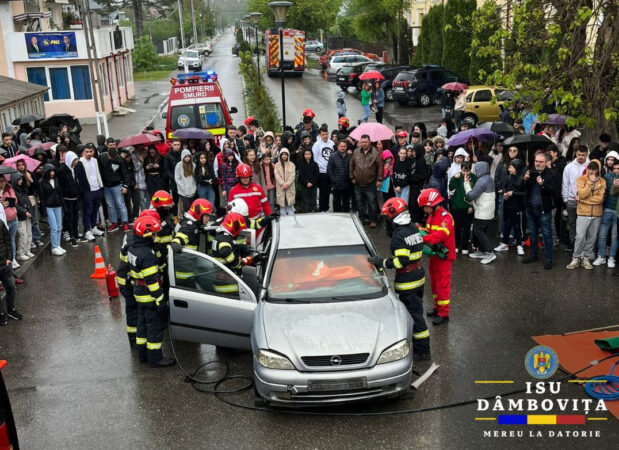 Detașamentul de Pompieri Găești a desfășurat ieri,  22 aprilie, două exerciții tactice cu forțe în teren în cazul producerii unui cutremur