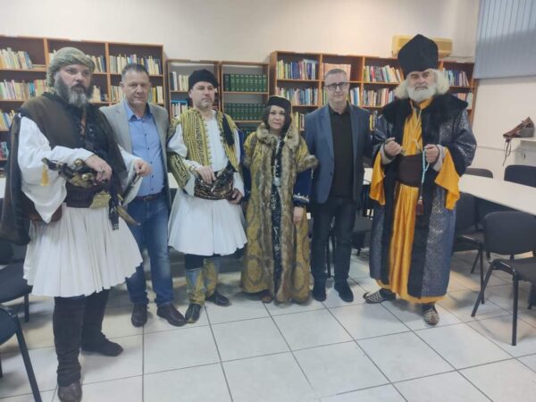 Lansare de carte la Universitatea Valahia din Târgoviște Un eveniment deosebit a fost organizat la Biblioteca Universității, de către cadrele didactice ale Facultății de Științe Umaniste.