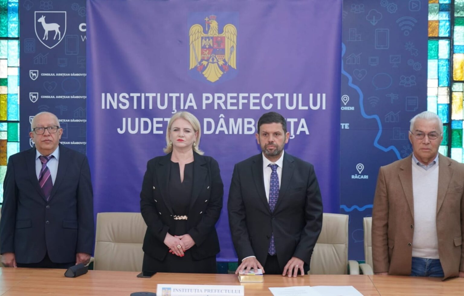 Ieri,  Marian Tănase  fostul viceprimar al comunei Șotânga, a depus jurământul de credință pentru funcția de subprefect al județului Dâmbovița. 