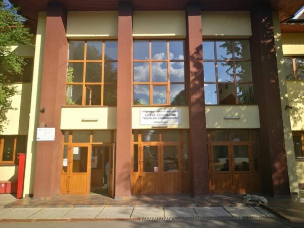 Noul cadru legislativ din domeniul educației introduce ruta duală completă, ce permite tinerilor continuarea studiilor până la nivelul 8