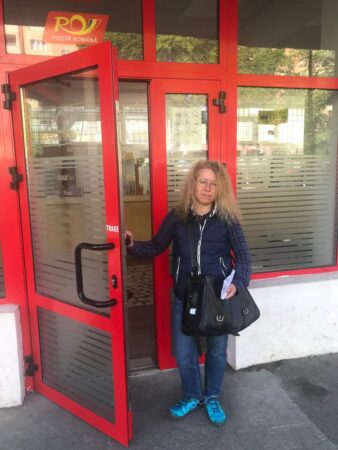 Compania Naţională Poşta Română a început sâmbătă, 27 aprilie,  distribuirea pensiilor pentru luna mai, înaintea Sărbătorilor de Paște. 