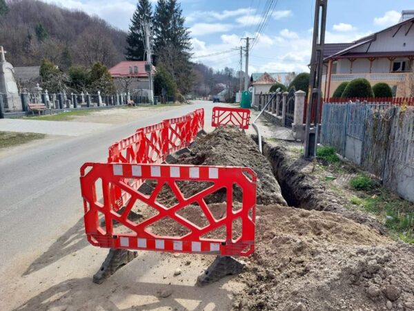 În urmă  cu o lună,  vă anunțăm că au început lucrările privind realizarea proiectului „Înființare și extindere a sistemului