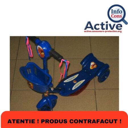 Alerta InfoCons  face referire la  o trotinetă pentru copil cu trei roți, un coș și emițătoare de sunet și lumină. Jucaria