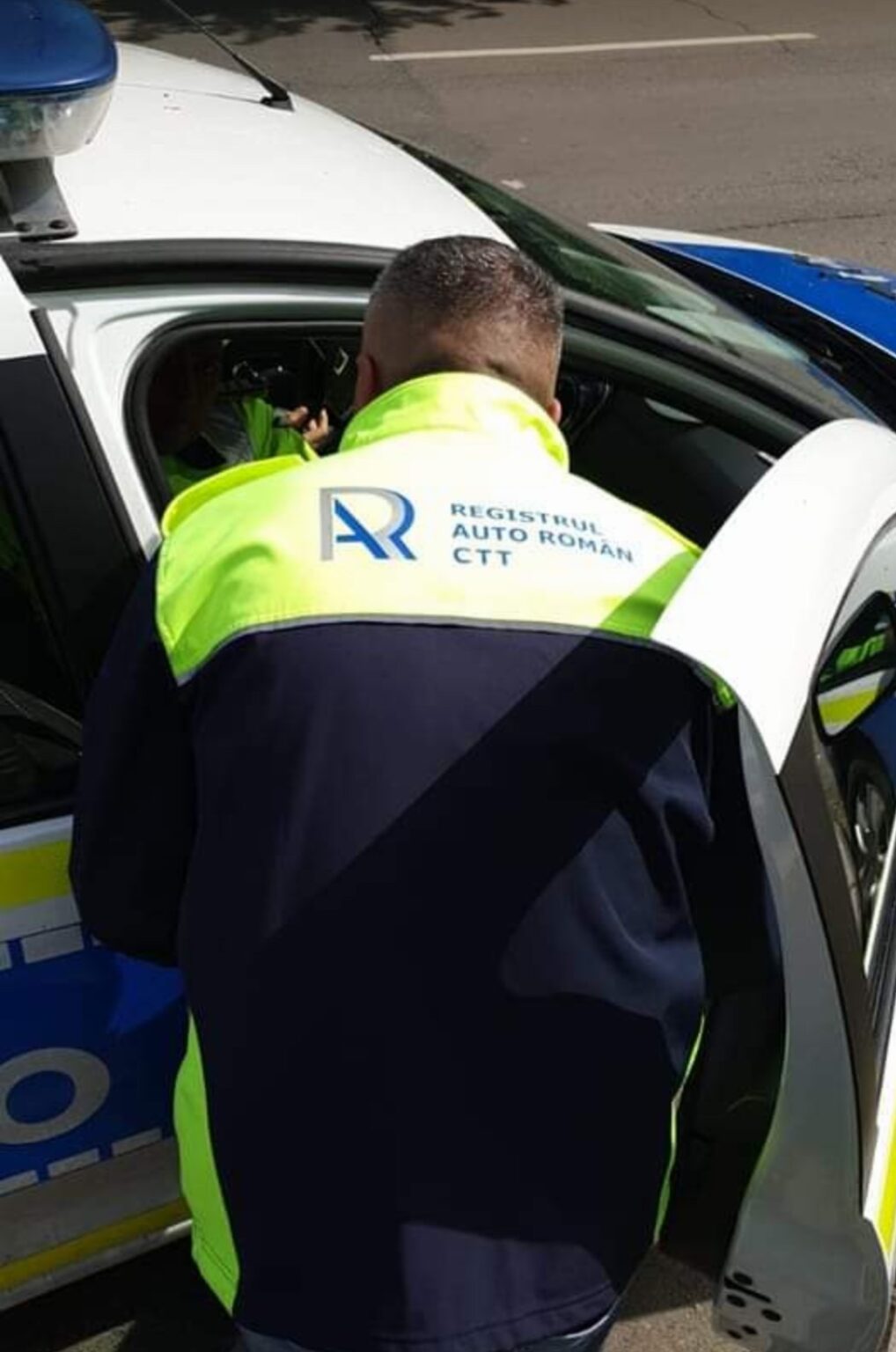 Este important să rețineți procentul de transparență de cel puțin 70% pentru geamurile aflate în câmpul de vizibilitate principal