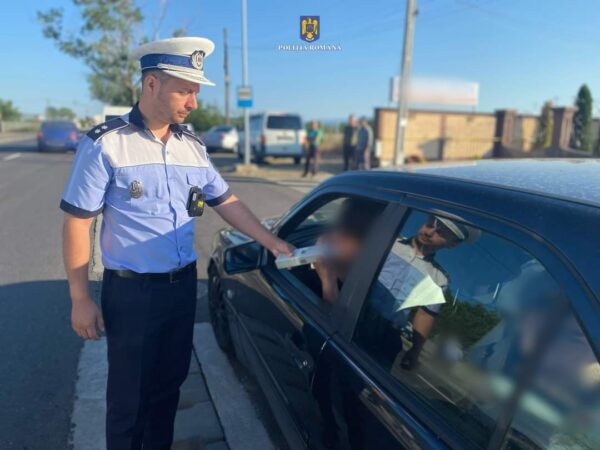 Ieri, în intervalul orar 06:00-09:00, polițiștii rutieri dâmbovițeni, în urma controalelor efectuate în trafic pentru creșterea