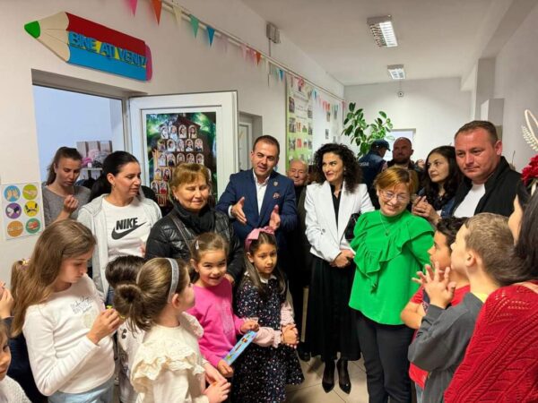 Tradiția se păstrează cu sfințenie la Școala Valea Voievozilor,  copiii susținuți de cadrele didactice și părinți au organizat  tradiționalul Târg de Paște.