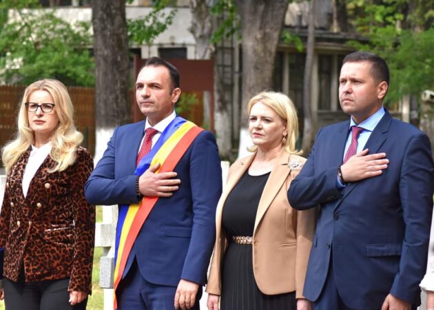 În fiecare an, pe 29 aprilie, ne oprim să reflectăm și să omagiem sacrificiul și curajul veteranilor de război, acei eroi care au luptat