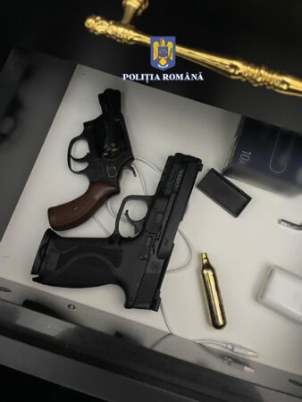 Ieri,  polițiștii din cadrul Serviciului Arme, Explozivi și Substanțe Periculoase, sub coordonarea unui procuror de la Parchetul de pe lângă Judecătoria Târgoviște