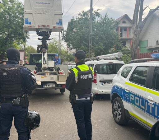 Polițiștii dâmbovițeni și  reprezentanții Electrica au desfășurat o amplă  acțiune de control în  satul Bălteni.
