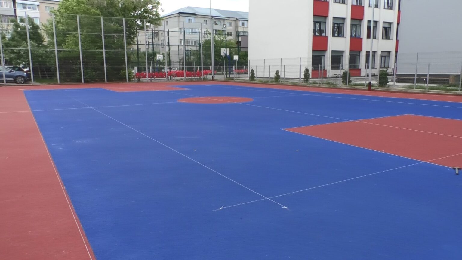  Noua bază sportivă din cartierul Matei Basarab (microraion 3), din incinta Clubului Sportiv Școlar Târgoviște, aproape de finalizare.