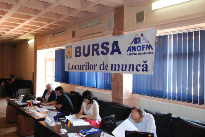 Ultimele pregătiri pentru Bursa locurilor de muncă ce va avea loc la Târgoviște Evenimentul va avea loc în data de 17 mai 2024, începând cu ora 10:00 la Târgoviște, în incinta Clubului Studenților.