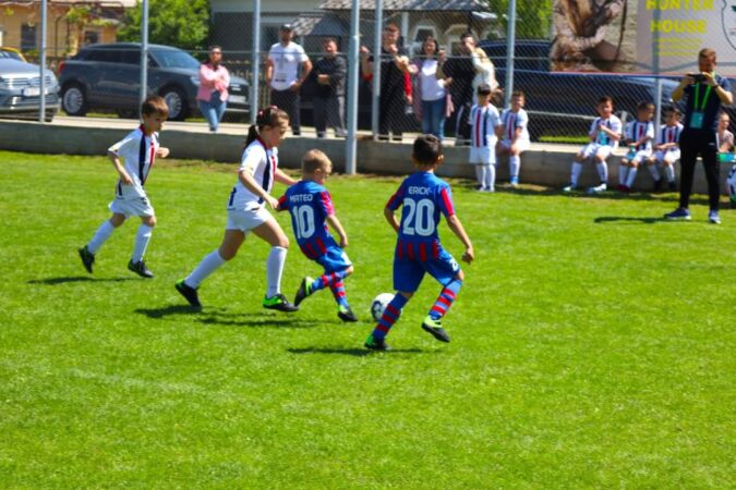 Zilele trecut, la  Viișoara a avut loc  un maraton fotbalistic juvenil, într-o organizare excelentă a clubului Luceafărul Târgoviște, sub coordonarea profesorului Ionuț Iugulescu. 