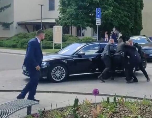 Situație fără precedent în Europa: premierul Slovaciei, al doilea lider suveranist după Viktor Orban, a fost împușcat. 
