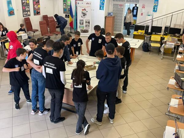 A avut loc Concursul Interjudețean de Robotică „RoboFrEn”, la Școala „Coresi" din Târgoviște. 