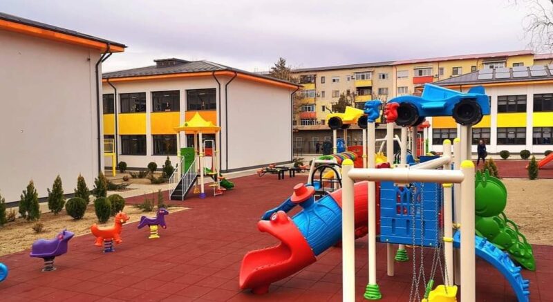Transformare radicală a infrastructurii școlare din Târgoviște: Investiții majore și sustenabilitate Transformare radicală a infrastructurii școlare din Târgoviște: Investiții majore și sustenabilitate.