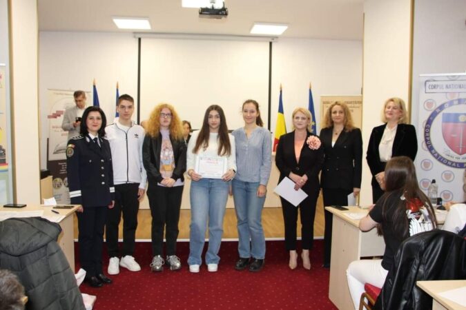 Prefectul județului Dâmbovița, Claudia Gilia a onorat invitația de a adresa un gând de încurajare tuturor  participanților la  concursul ,,Învăț să mă protejez".