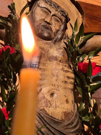 Vinerea Mare, Vinerea Paștelui, Vinerea Seacă sau Vinerea Patimilor, numită așa în funcție de zona etnografică