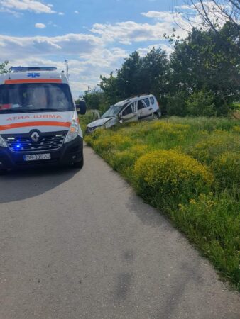 Ieri după-amiază, 14 mai a.c., polițiștii din cadrul Poliției Orașului Răcari au fost sesizați cu privire la producerea unui accident rutier în afara localității Mavrodin. 