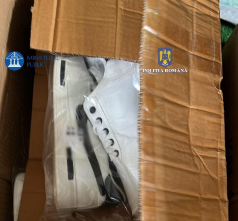 Pericolul cumpărăturilor online: 4 site-uri de comerț online au  oferit spre comercializare pantofi sport contrafăcuți.