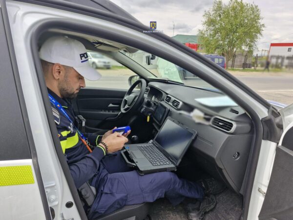 De asemenea, pe parcursul zilei de ieri,  polițiștii din cadrul Biroului Rutier au depistat un tânăr de 16 ani, din Târgoviște, care ar fi condus un autoturism, deși nu deține permis de conducere.