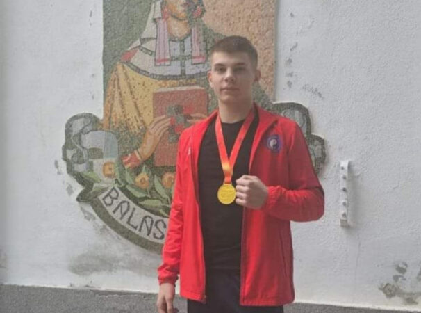 Daniel Soare,  elev în clasa a IX a B la Liceul de Arte "Bălașa Doamna" Târgoviște,  a câștigat locul I și titlul de campion european la Wushu,  categoria 75 de kg