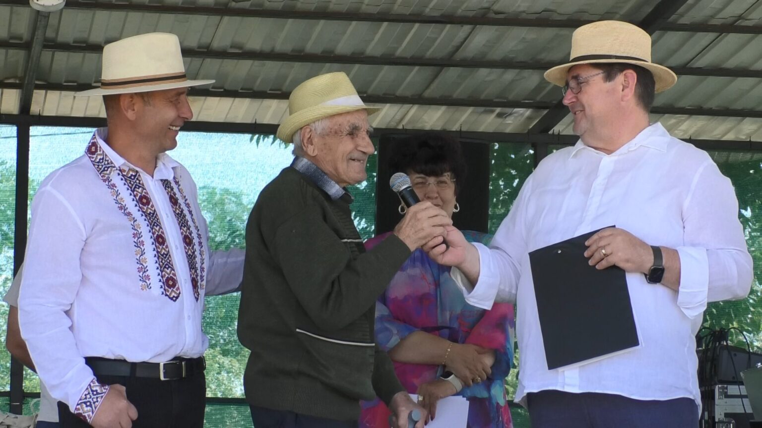 Sărbătoarea de la Ghimpați este plină de tradiție și bucurie, marcând ZIUA GHIMPĂȚENILOR DE PRETUTINDENIși 452 de ani de la prima atestare documentară din 1572. 