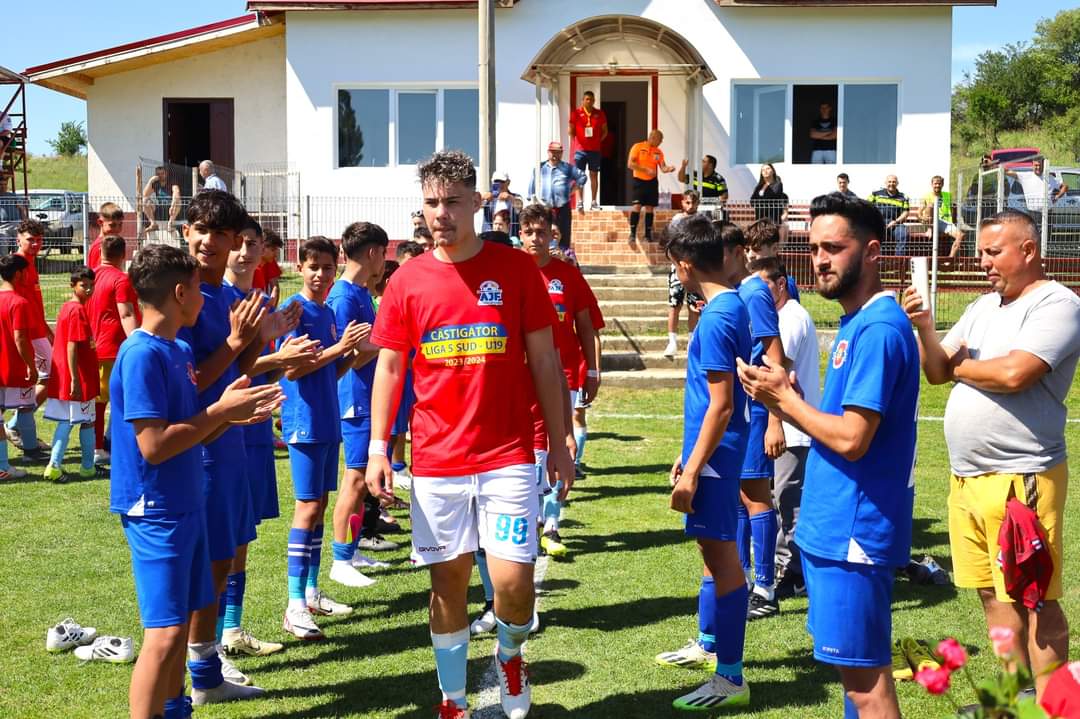 A fost mare sărbătoare la Crețu, comuna Ciocănești premierea celor buni Juniori U19 din Liga 5, Seria Sud! Copiii