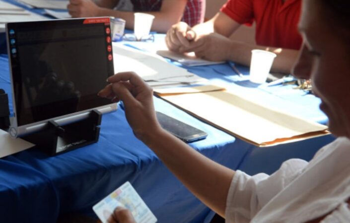 Înțelegerea importanței integrității, transparenței și eticii în procesele electorale este esențială pentru menținerea încrederii cetățenilor în sistemul democratic.