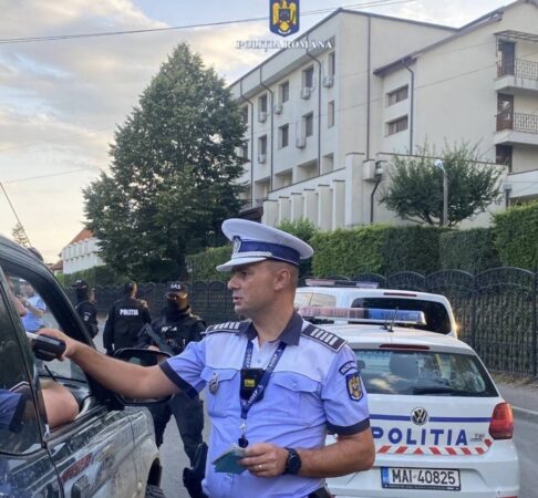 Un real pericol în trafic: Șofer cu 1,28 alcoolemie, prins de polițiști pe o stradă din Târgoviște Un bărbat în vârstă de 42 de ani, din comuna Glodeni, a fost oprit în trafic de polițiștii din cadrul Serviciului Rutier, în municipiul Târgoviște.