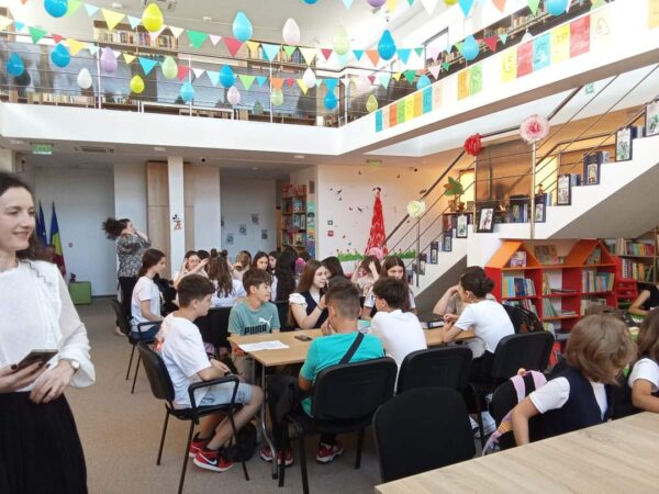 Concursul Interjudețean „Și povestea mea începe cu un dascăl” Filiala pentru Copii a Bibliotecii Județene Dâmbovița a găzduit Concursul Interjudețean "Și povestea mea începe cu un dascăl".