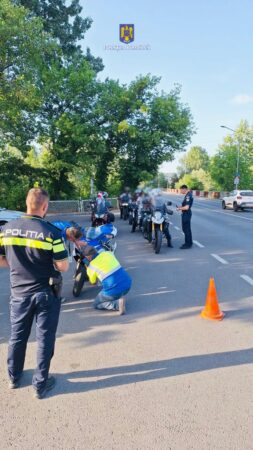 Ieri, în intervalul orar 18:00-22:00, polițiștii rutieri din cadrul Inspectoratului de Poliție Județean Dâmbovița, împreună cu reprezentanți