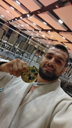 La Campionatul European de Judo pentru Veterani, sportivul de la CSM Târgoviște, Gogu Dragoș a devenind campion european la categoria 100 kg, grupa de vârstă M1.
