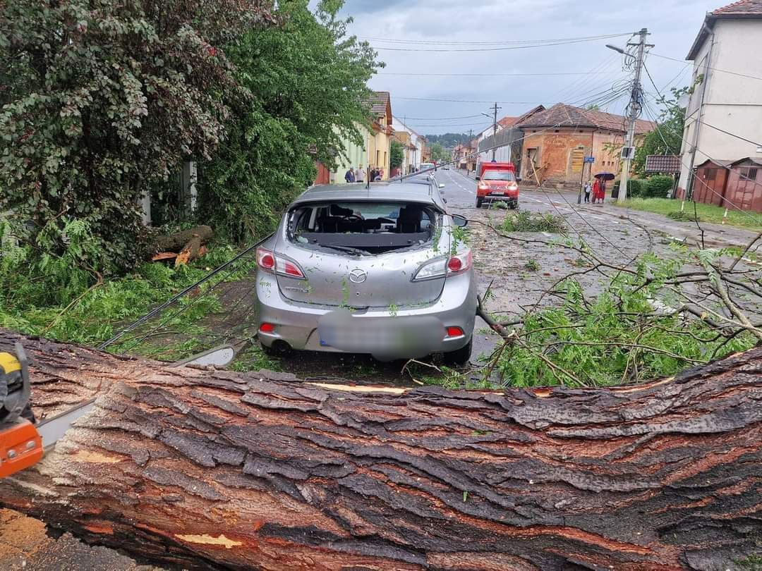 Furtunile din vestul Europei au ajuns în România.