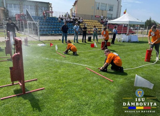 PRIETENII POMPIERILOR: Elevii dâmbovițeni au dat dovadă de determinare și abilități remarcabile Ieri, pe stadionul din comuna Aninoasa, a avut loc faza județeană a concursului cercurilor tehnico-aplicative de elevi "PRIETENII POMPIERILOR".
