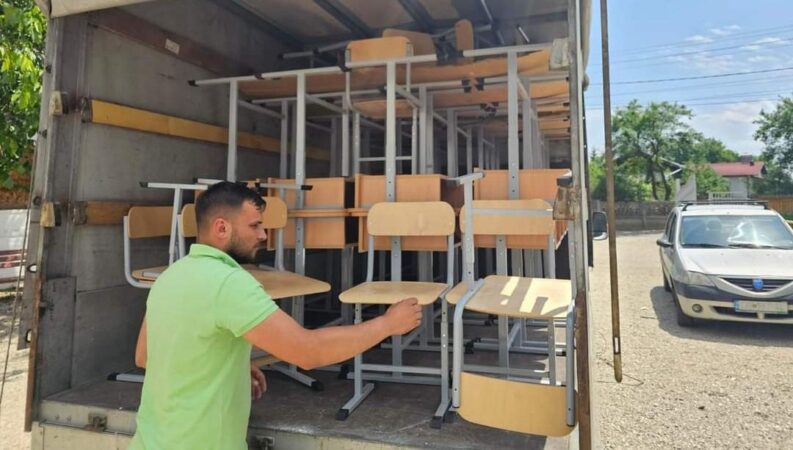 Angajamentul autorităților locale din comuna Mănești în promovarea dezvoltării durabile prin investiții în educație Administrația locală de la Mănești, condusă și în următorii patru ani de primarul Constantin Alexandru, a demarat un proiect ambițios