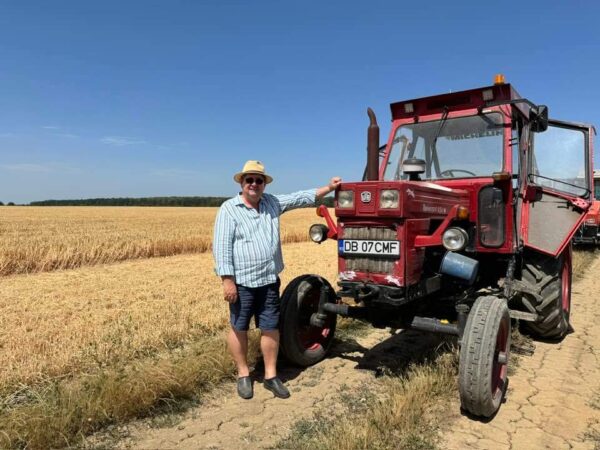 Luna Iulie sau Cuptor – tradiții și obiceiuri Luna iulie, a șaptea lună a anului, este cunoscută popular și sub numele de „ Cuptor”, „Luna fierbințelilor” sau „ Luna coacerilor”, deoarece este considerată ca fiind cea mai călduroasă din an.