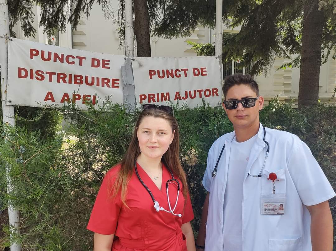 Un punct de prim ajutor și distribuție a apei reci a fost deschis la sediul Filialei de Cruce Roșie Dâmbovița, din Str. A.I. Cuza Nr. 1, Târgovişte, începând cu data de 10.06.2024.