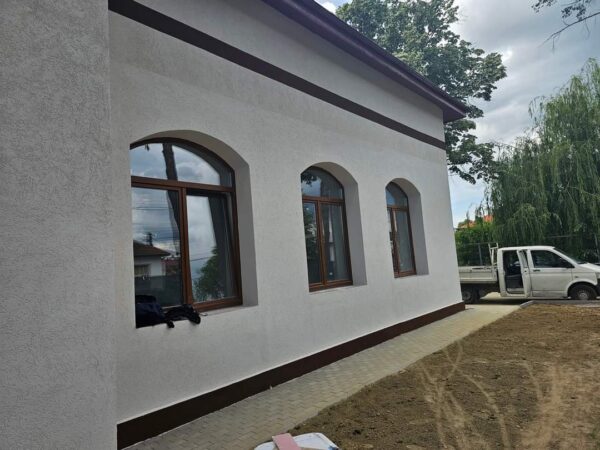 Școala Gimnazială Gura Foii se modernizează pentru a oferi condiții optime elevilor Școala Gimnazială Gura Foii se pregătește să ofere condiții moderne și sustenabile pentru elevi, cu o nouă clădire dotată cu tehnologii de ultimă generație.