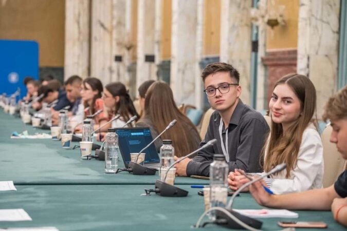 Prima ediție a Summitului copiilor Cel mai important eveniment dedicat dialogului între factorii de decizie și reprezentanții copiilor a avut loc la București.