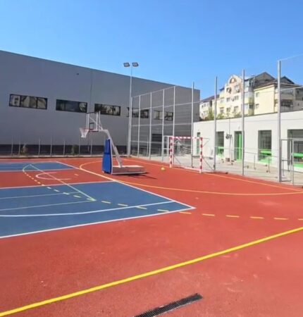 Primarul municipiului Târgovişte, Daniel Cristian Stan: O zonă întreagă schimbată din temelii în cartierul Matei Basarab Primăria Târgoviște a anunțat finalizarea unui proiect amplu de modernizare și reabilitare în cartierul Matei Basarab, aducând schimbări semnificative în zonă.