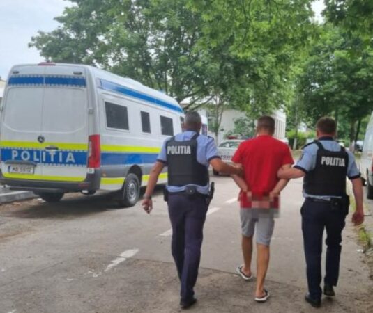 Bărbat reținut pentru complicitate la infracțiunea de acces ilegal la un sistem informatic și fals informatic Bărbat reținut pentru complicitate la infracțiunea de acces ilegal la un sistem informatic și fals informatic