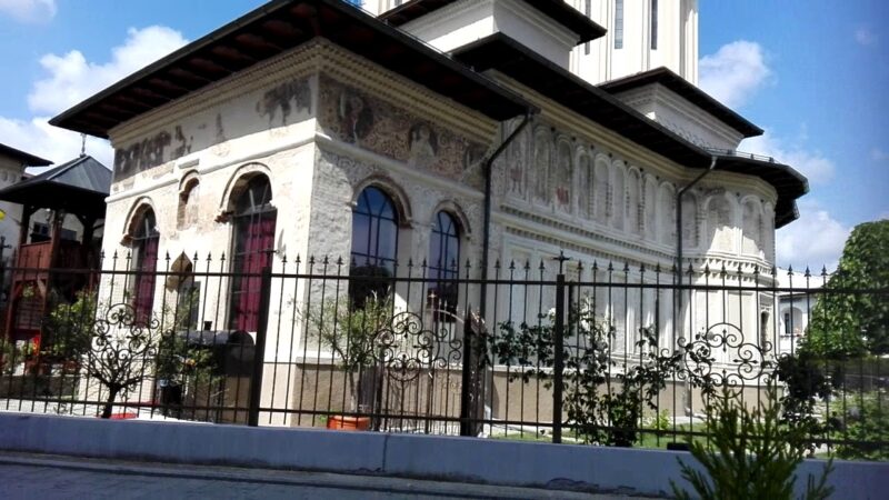 Aniversarea a 7 ani de la minunea ce a avut loc la Biserica Târgului din Târgoviște: Icoana Sfintei Cuvioase Parascheva a plâns cu lacrimi de mir Biserica Târgului din Târgoviște marchează aniversarea a 7 ani de la un eveniment miraculos care a captivat atenția întregii țări.