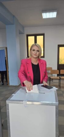 Prefectul județului Dâmbovița, Claudia Gilia, a votat pentru continuitate în administrația locală și județeană.