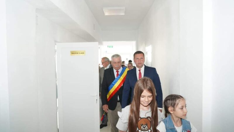 Inaugurarea noii școli din Mătăsaru, o realizare remarcabilă pentru comunitatea locală Din comuna Mătăsaru, județul Dâmbovița, vine o veste minunată pentru comunitatea locală și mai ales pentru cei mici: ieri a avut loc inaugurarea noii școli din localitate.