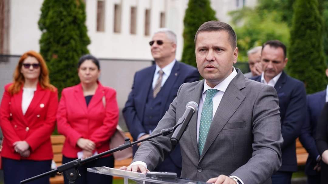 Consiliul Județean Dâmbovița investește masiv în educația copiilor din întreg județul, având în plină procedură de desfășurare