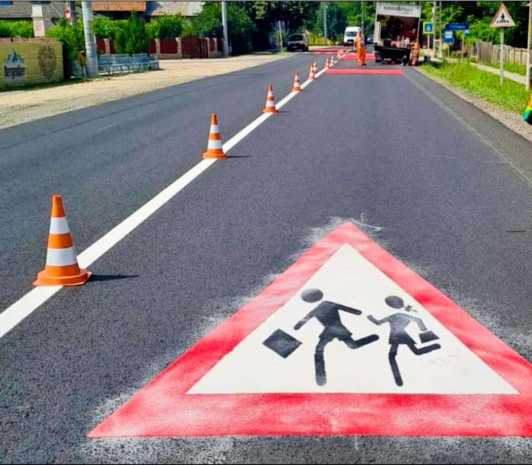 Instalarea de covoare roșii antiderapante pe DN72 Târgoviște-Găești