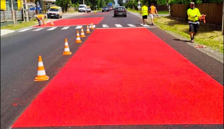 Instalarea de covoare roșii antiderapante pe DN72 Târgoviște-Găești