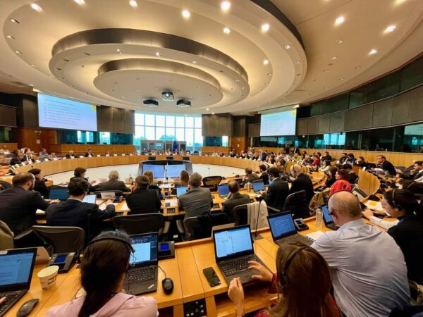 În Parlamentul European, grupuri anti-europene doresc reducerea fondurilor europene destinate României Eurodeputatul PSD, Victor Negrescu negociatorul-șef al Parlamentului European a subliniat nevoia urgentă de finanțare